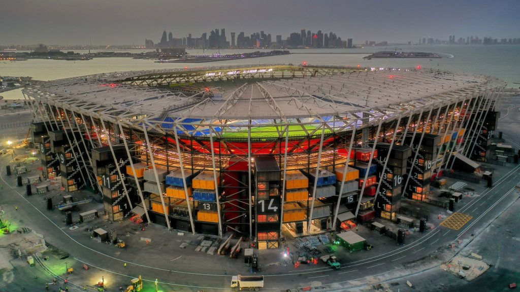 เตะเสร็จแล้วพร้อมรื้อ! สนามบอลโลก 2022 ที่ กาตาร์ สร้างจากตู้คอนเทนเนอร์
